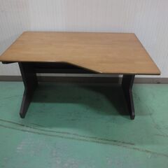 ちょっと豪華な事務机　