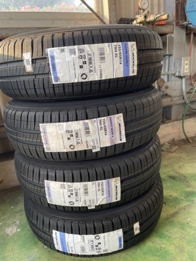 車のパーツ タイヤ、ホイール