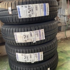 車のパーツ タイヤ、ホイール