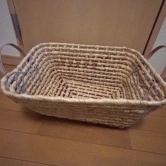 【お取り引き中】カゴの画像