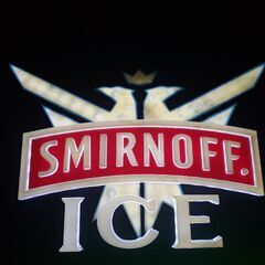 ハイネケン、スミノフのネオンとライトの画像