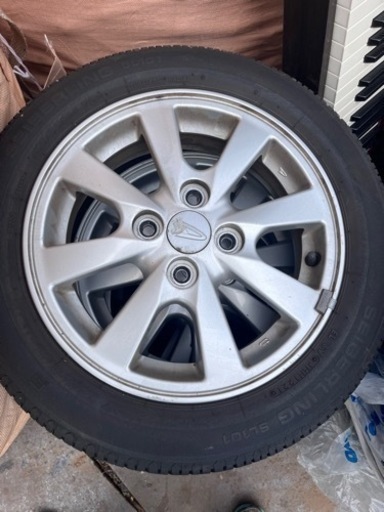 車のパーツ タイヤ、ホイール