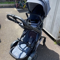 【値下げ】NUNA 2人乗りベビーカー demi grow、ベビーシート2つ、ベビーコット、レインカバー、フットマフ、カーシートアダプター2つ等の画像