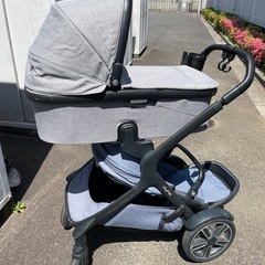 【値下げ】NUNA 2人乗りベビーカー demi grow、ベビーシート2つ、ベビーコット、レインカバー、フットマフ、カーシートアダプター2つ等の画像