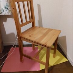 ダイニング用の椅子２脚（木製）の画像