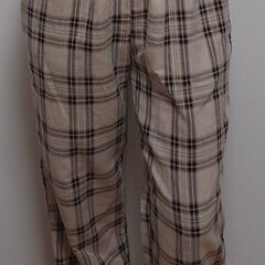 チェック柄のパンツ