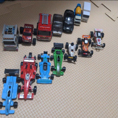 箱いっぱい　色んな車の画像