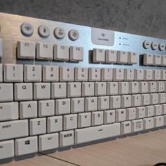ゲーミングキーボード　g913tklの画像