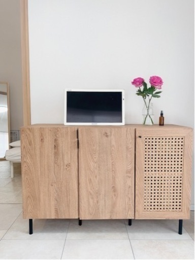 LOWYAのラタン調キャビネット