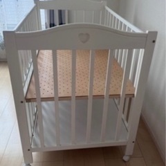 ベビーベッド　　　　　　