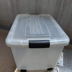 ふたキャスター付きクリアケースの画像