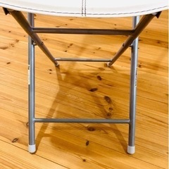 折りたたみ椅子の画像