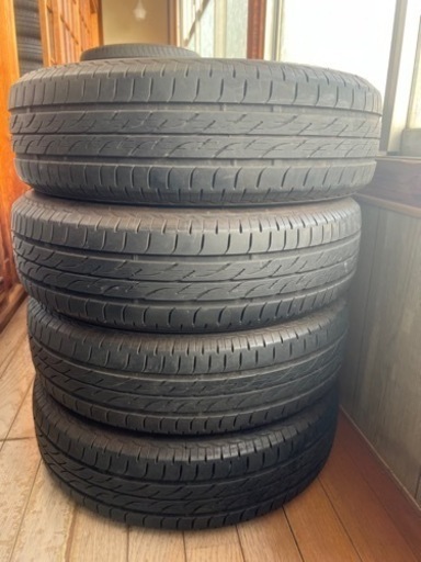 車のパーツ タイヤ、ホイール