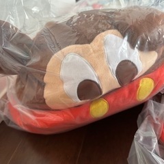 すみっこぐらしとミッキーのクッションの画像