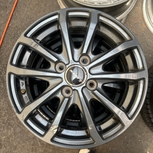 車のパーツ タイヤ、ホイール