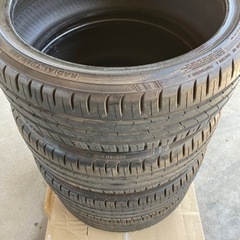 車のパーツ タイヤ、ホイール