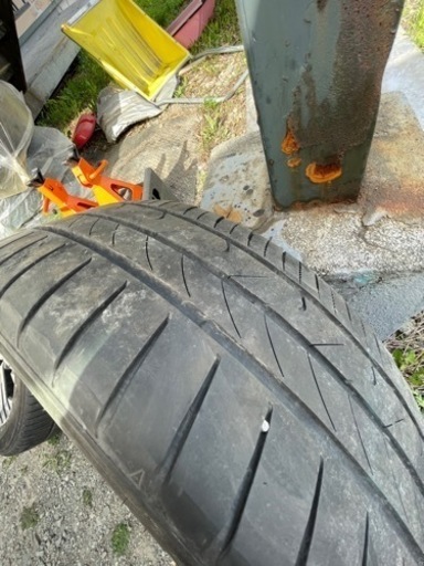 車のパーツ タイヤ、ホイール
