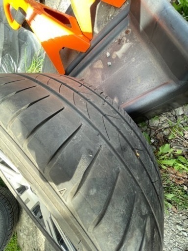 車のパーツ タイヤ、ホイール