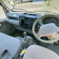 2tトラックパワーゲート付きの画像