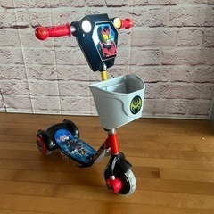 【完売御礼】【幼児用】新古品キックスケーター 仮面ライダーキバ　...
