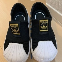 アディダス　スニーカーの画像