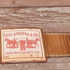 バッグタグがバックルに！リーバイスのベルト