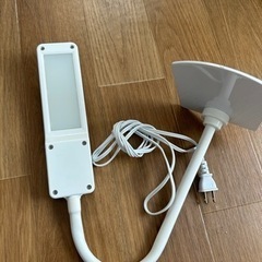 デスクライト　光量調節可能の画像