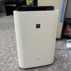 空気清浄機。フィルターなど今年交換済み。