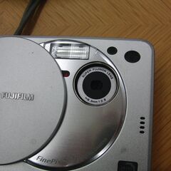 富士フイルム FINEPIX 50i コンパクトデジタルカメラ FUJIFILM シルバー 本体のみ 純正ストラップ バッテリー付属 現状品 札幌 手稲の画像