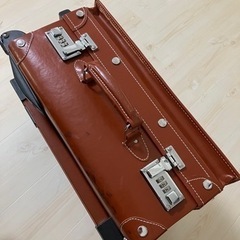 本革レザートランク　レザーキャリーバッグの画像