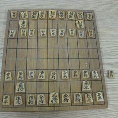 将棋駒 新槙黒彫 余り歩1枚 ＆ 木製 折畳み 将棋盤 幅30cm×奥行33.5cm×高さ2cm セット の画像
