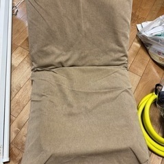 折り畳み座椅子をお売りします