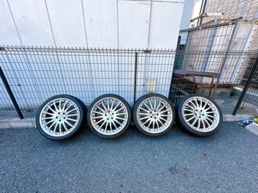 車のパーツ タイヤ、ホイール