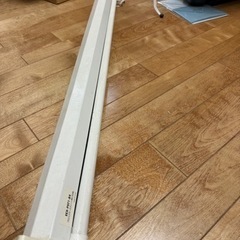 プロジェクタースクリーン84インチをお売りします