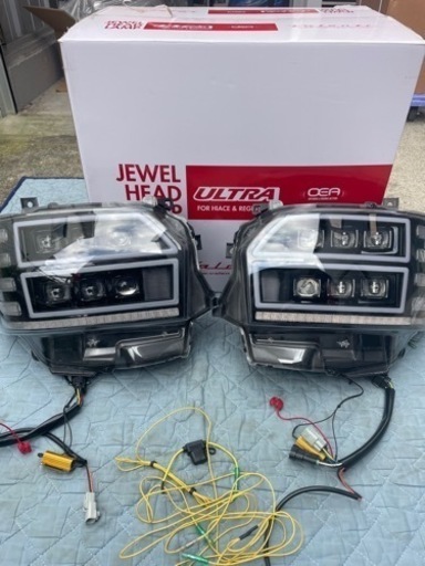 ハイエース　バレンティ　ジュエルヘッドランプ　6眼