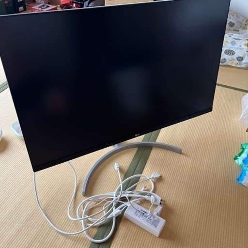 31.5型4Kディスプレイ