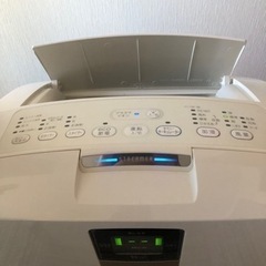ダイキン加湿空気清浄機 ACK70P-W ホワイトの画像