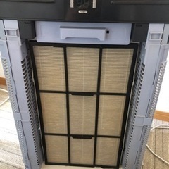 ダイキン加湿空気清浄機 ACK70P-W ホワイトの画像
