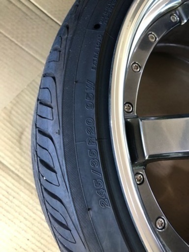 車のパーツ タイヤ、ホイール