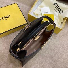 フェンディ FENDI ショルダーバッグ ブラックの画像