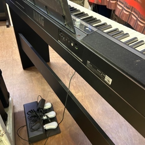 KORG　電子ピアノ　88鍵盤　2013年製　3本ペダル