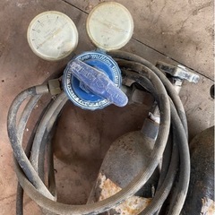 ガス　酸素　タンク　ボンベ　溶断機　詳細不明の画像