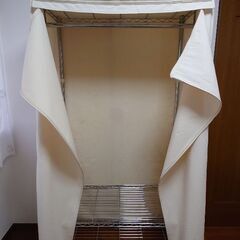 フード付きメタルワードローブの画像