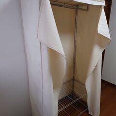 フード付きメタルワードローブの画像