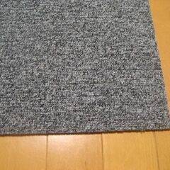 日本製タイルカーペット＜床暖房対応＞厚み7.5㎜・1枚２００円・在庫１２０枚（２０４６）未使用品・裏面不織布の画像