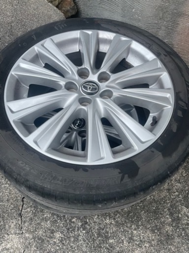 車のパーツ タイヤ、ホイール