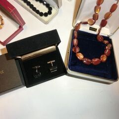 ★ブランドまとめてです8点、ネックレス、カウス、イヤリング★（ダンヒル、ベルモーレ、白水晶、黒水晶、九谷、シェル、琥珀、等）🔵格安の為個々不可。箱入り、殆ど使用してない、2点silver刻印有、画像参照してください。★お手数をおかけします、お問い合わせ前プロフィール必読ですの画像