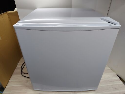 世田谷区近辺配送可能　正常作動品　小型冷凍庫（冷凍専用）　40L　１ドア　サイコー　高さ50㎝　「ちょい足し冷凍庫」FREZREG4　コンパクト　一人用　チェストフリーザー　冷凍食品保存ストック　キッチン家電　ホワイト