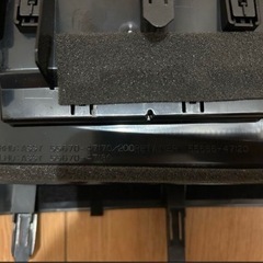 プリウスアルファー　　センターエアコン吹き出し口の画像