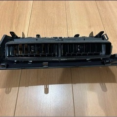 プリウスアルファー　　センターエアコン吹き出し口の画像